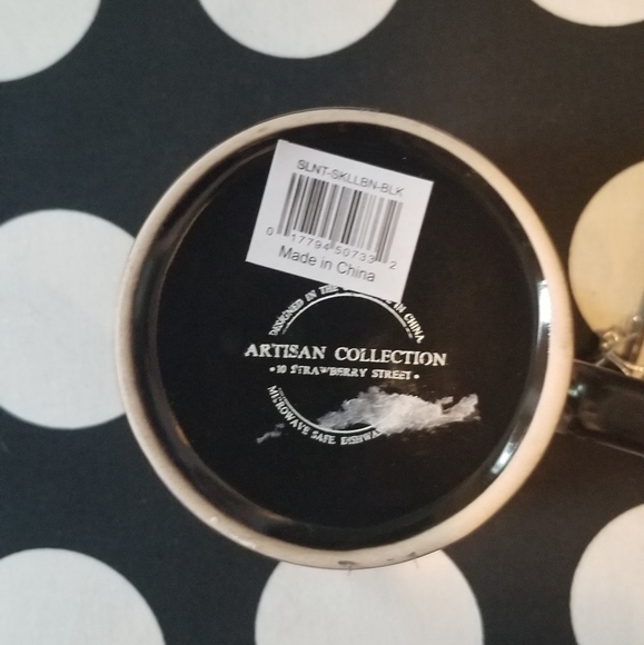 Halloween Skull and Crossbones 20 oz Wax Resist Mug, Black - Picture 4 of 5